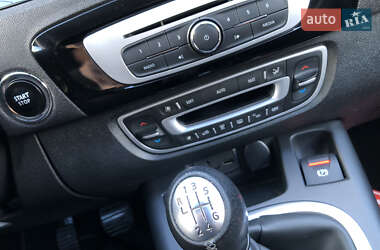 Минивэн Renault Grand Scenic 2016 в 