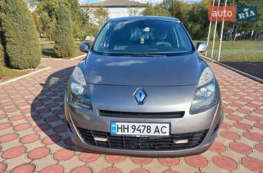 Минивэн Renault Grand Scenic 2011 в 
