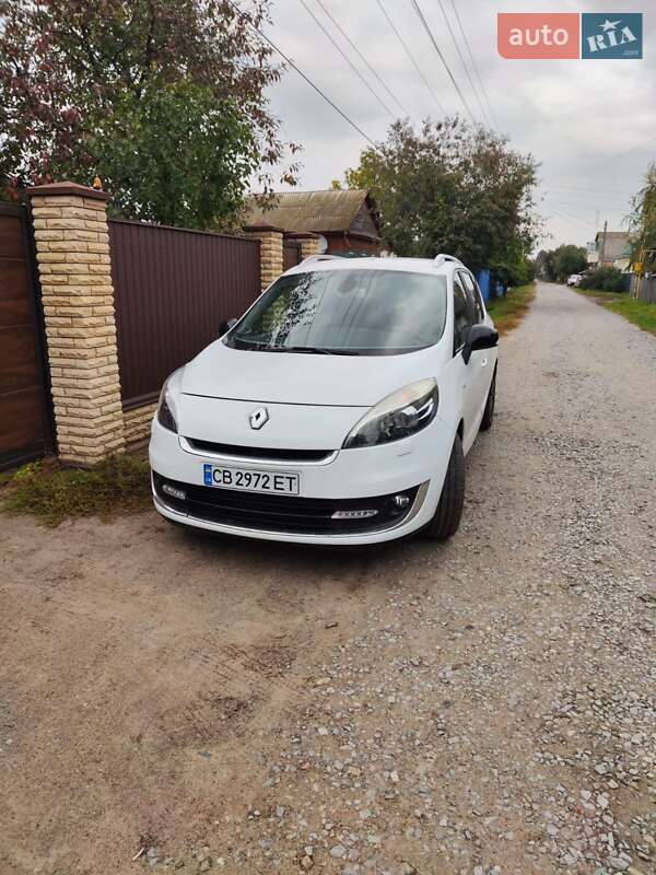 Минивэн Renault Grand Scenic 2015 в 