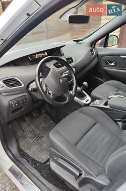 Минивэн Renault Grand Scenic 2015 в 