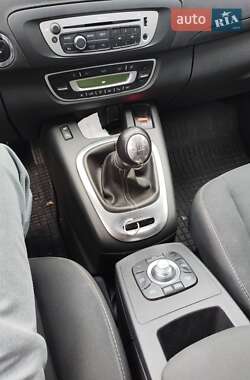Минивэн Renault Grand Scenic 2015 в 