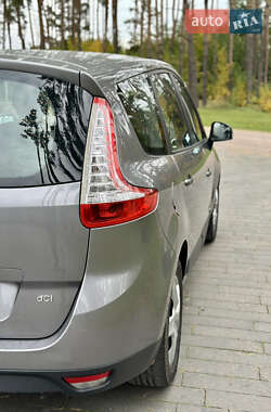 Минивэн Renault Grand Scenic 2013 в 
