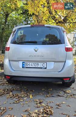 Минивэн Renault Grand Scenic 2012 в 