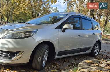 Минивэн Renault Grand Scenic 2012 в 