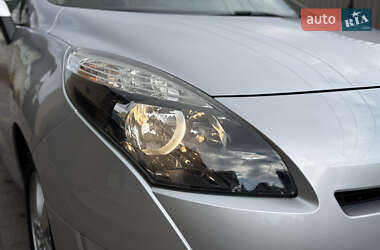 Минивэн Renault Grand Scenic 2010 в 