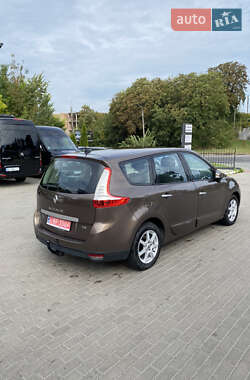 Минивэн Renault Grand Scenic 2010 в 