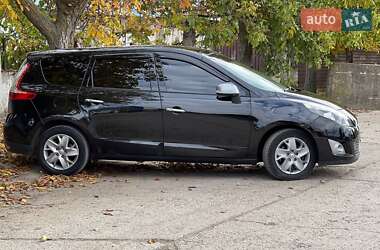 Минивэн Renault Grand Scenic 2011 в 