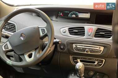 Минивэн Renault Grand Scenic 2011 в 