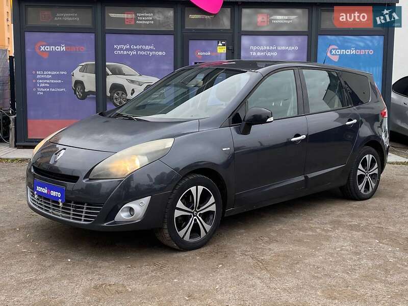 Минивэн Renault Grand Scenic 2011 в 