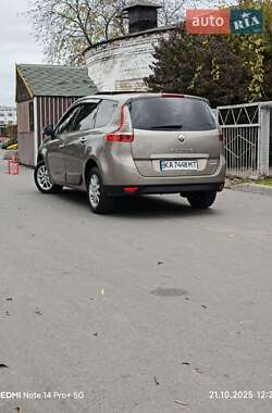 Минивэн Renault Grand Scenic 2010 в 