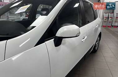Минивэн Renault Grand Scenic 2012 в 