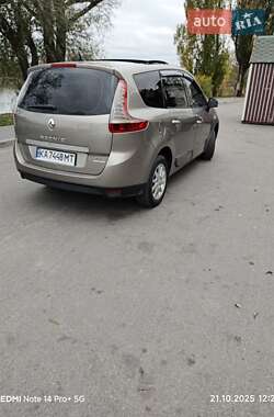 Минивэн Renault Grand Scenic 2010 в 