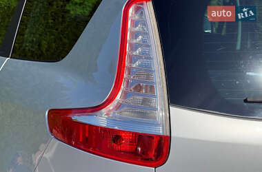 Минивэн Renault Grand Scenic 2015 в 