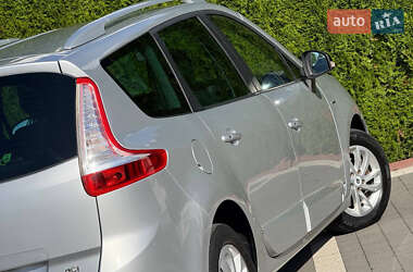 Минивэн Renault Grand Scenic 2015 в 
