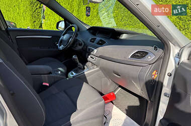 Минивэн Renault Grand Scenic 2015 в 