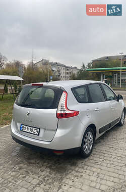 Минивэн Renault Grand Scenic 2010 в 