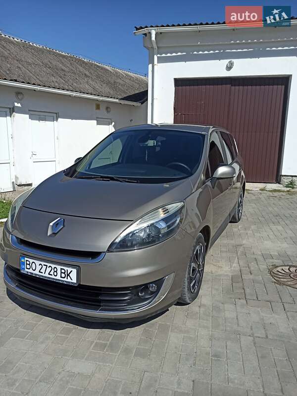 Минивэн Renault Grand Scenic 2012 в Шумске