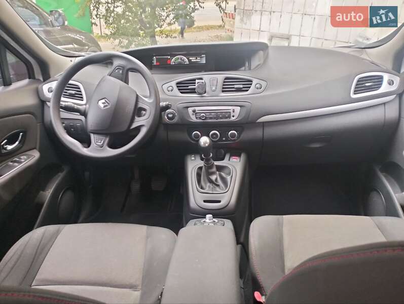 Минивэн Renault Grand Scenic 2015 в Киеве