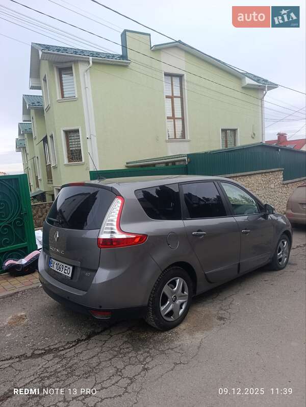 Renault Grand Scenic 2011