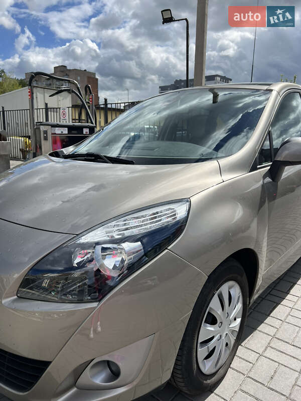 Минивэн Renault Grand Scenic 2011 в Ивано-Франковске