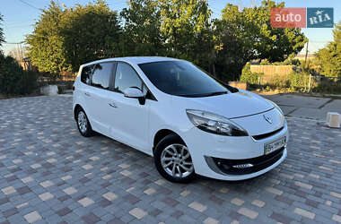 Минивэн Renault Grand Scenic 2012 в Авангарде
