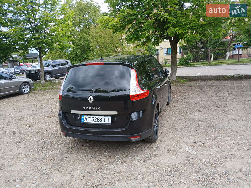 Минивэн Renault Grand Scenic 2010 в Долине