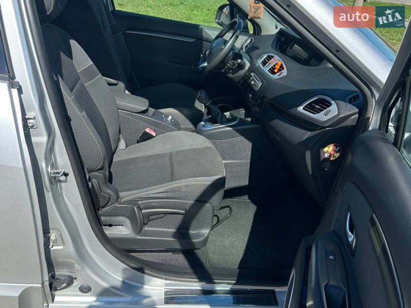 Минивэн Renault Grand Scenic 2010 в Харькове