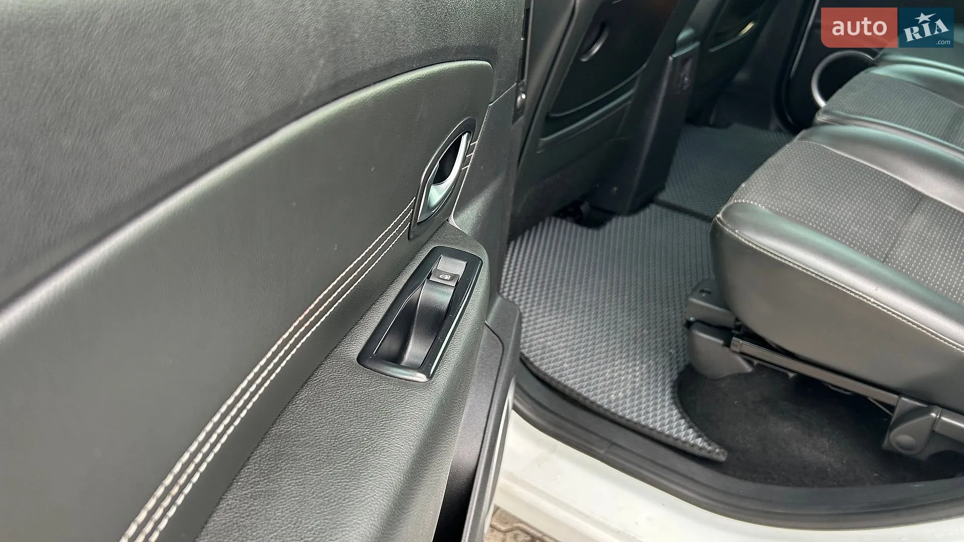 2011 Renault Scenic - мініатюра 18