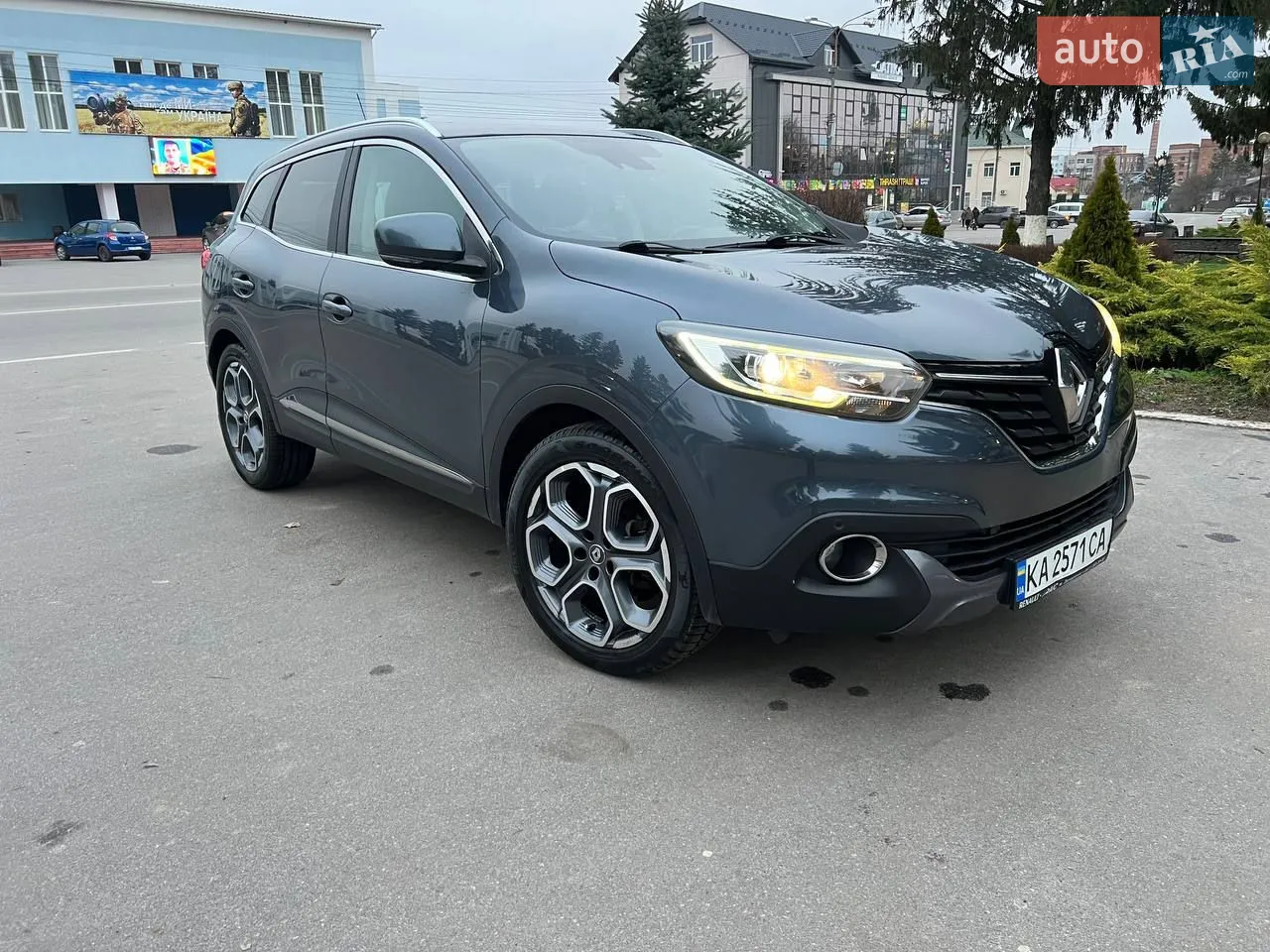 Продам гарного Каджара!
Весь в рідній фарбі!
Хороша комплектація!
Стан автомобіля дуже збережений!
Жодної помилки по комп'ютеру.
Хороша зимова резина, гарні 19-ті диски.
Надійний та економний двигун.
КПП працює без нарікань.
З документами все добре.
Торг після огляду автомобіля.