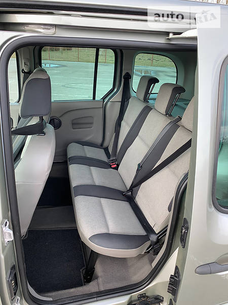 Вантажопасажирський фургон Renault Kangoo 2010 в Луцьку фото 16 Вантажопасажирський фургон Renault Kangoo 2010 в Луцьку