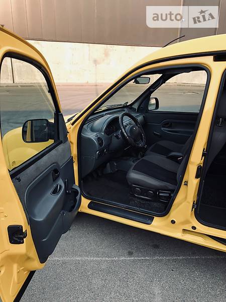 Вантажопасажирський фургон Renault Kangoo 2001 в Києві фото 15 Вантажопасажирський фургон Renault Kangoo 2001 в Києві