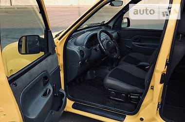 Вантажопасажирський фургон Renault Kangoo 2001 в 