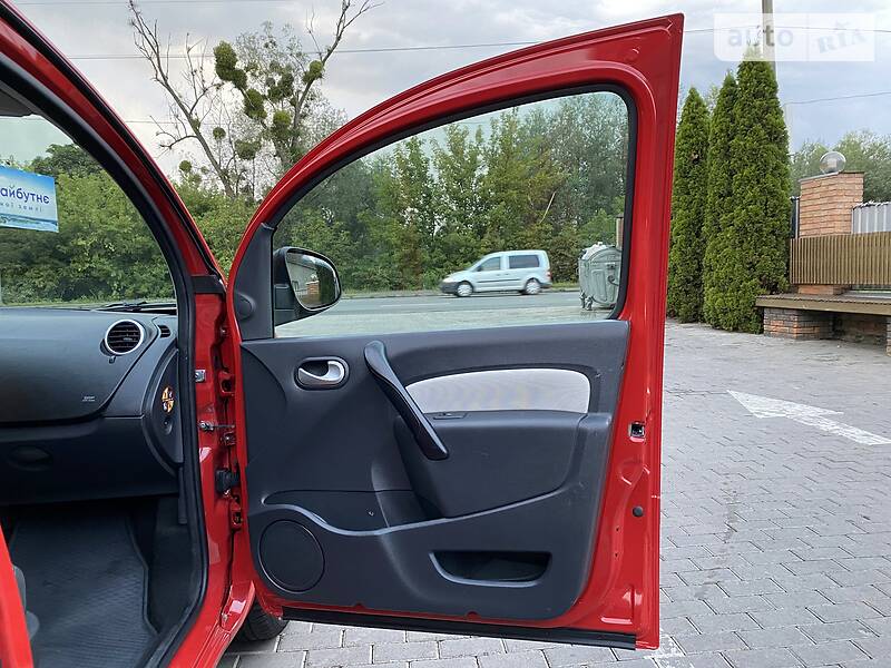 Вантажопасажирський фургон Renault Kangoo 2015 в Луцьку