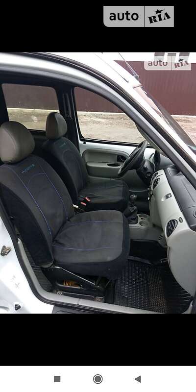 Минивэн Renault Kangoo 2003 в Александрие