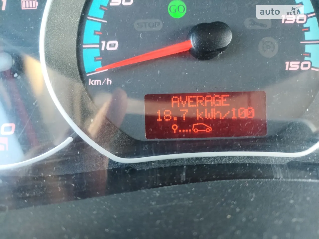 Авто у хорошому, робочому стані сів і поїхав. Редуктор в ідеальному стані. В комплекті літня разина на дисках. Зарядка з можливістю регулювання від 10 до 16 ампер. Продається у зв'язку з потребою збільшити відстань пробігу. Є сидіння на двоїх у багажний відділ. 2 зимові передні шини нові.