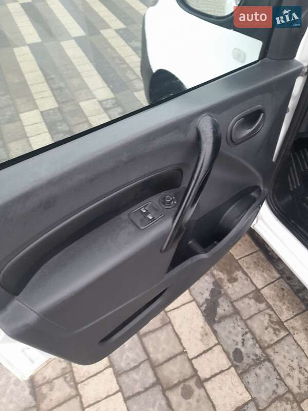 Вантажний фургон Renault Kangoo 2016 в Львові