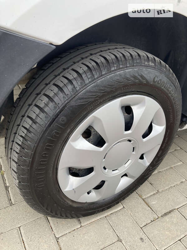 Вантажний фургон Renault Kangoo 2015 в Золочеві