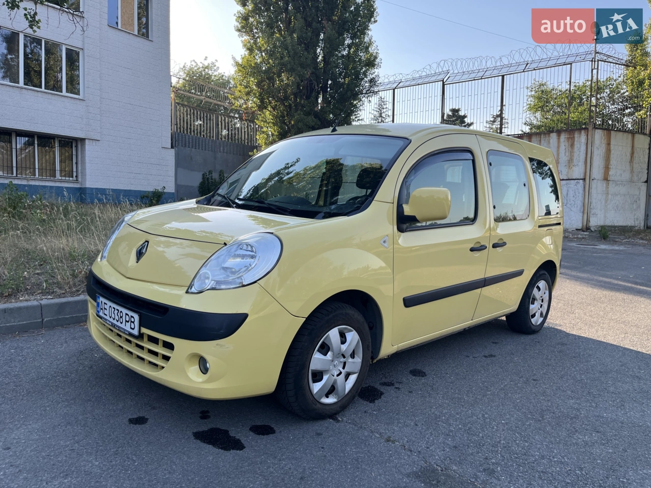 Продам сімейний автомобіль. Рідний пробіг, рідна фарба, без ДТП. Заводський пасажир. Колір Сафарі, пригнаний з Німеччини в 2021 році. 