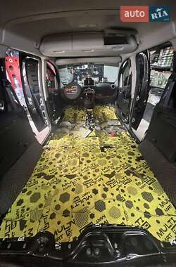 Минивэн Renault Kangoo 2011 в 
