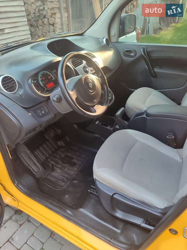 Вантажопасажирський фургон Renault Kangoo 2012 в Гадячі