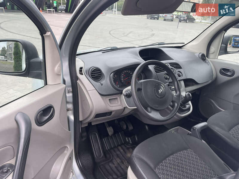 Минивэн Renault Kangoo 2010 в Луцке