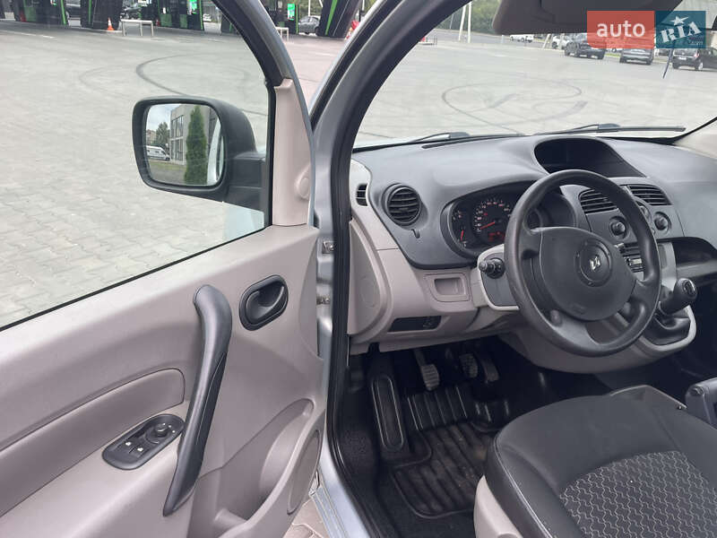 Минивэн Renault Kangoo 2010 в Луцке