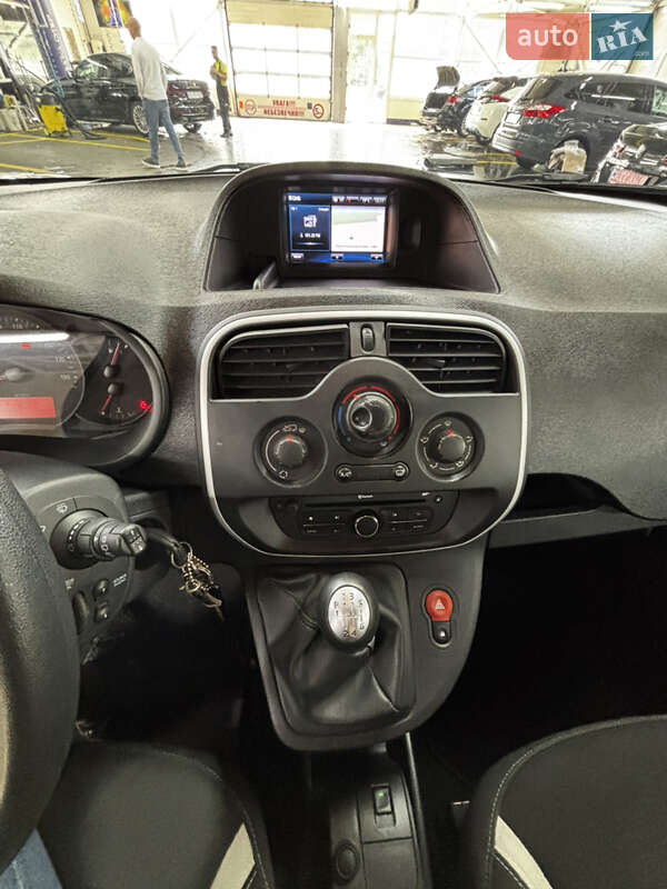 Мінівен Renault Kangoo 2015 в Чернівцях