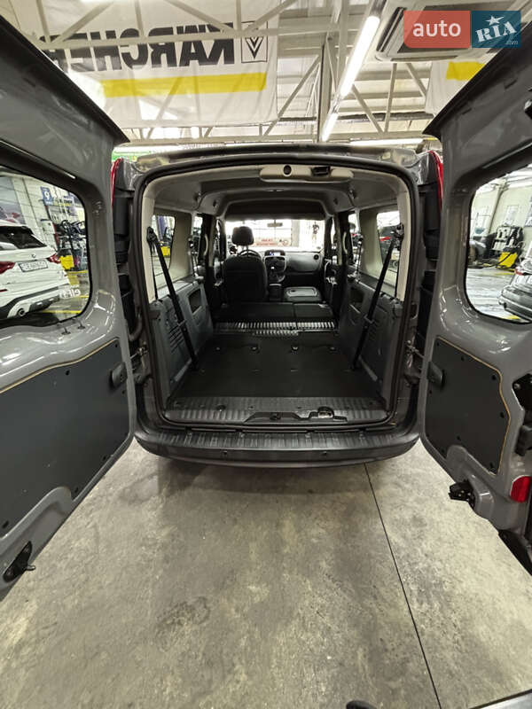 Мінівен Renault Kangoo 2015 в Чернівцях