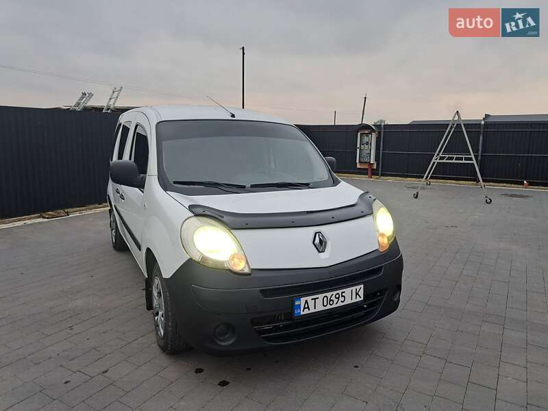 Минивэн Renault Kangoo 2009 в Перегинском