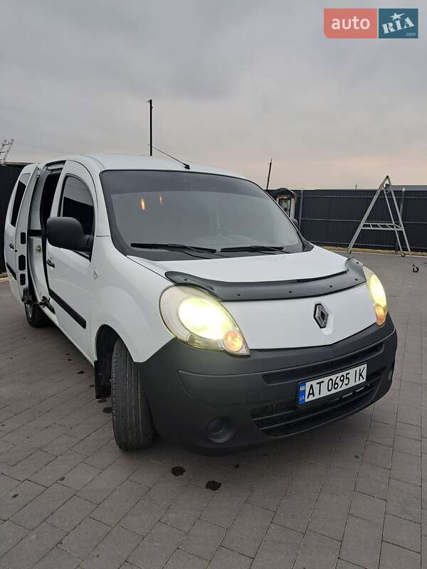 Минивэн Renault Kangoo 2009 в Перегинском
