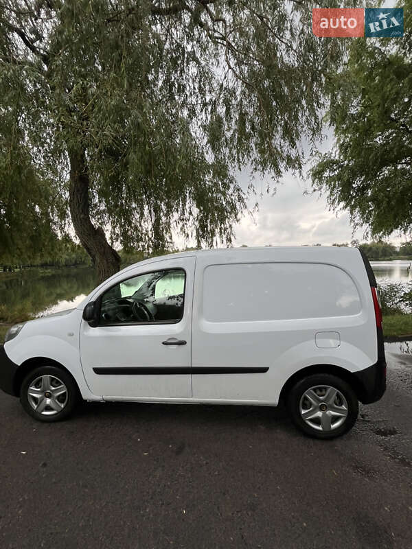 Вантажний фургон Renault Kangoo 2017 в Рівному фото Вантажний фургон Renault Kangoo 2017 в Рівному