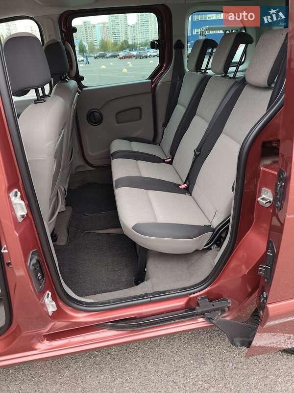 Минивэн Renault Kangoo 2010 в Киеве