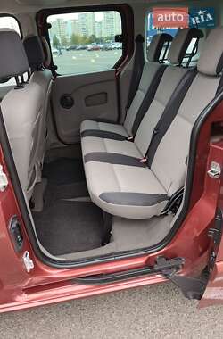 Минивэн Renault Kangoo 2010 в 