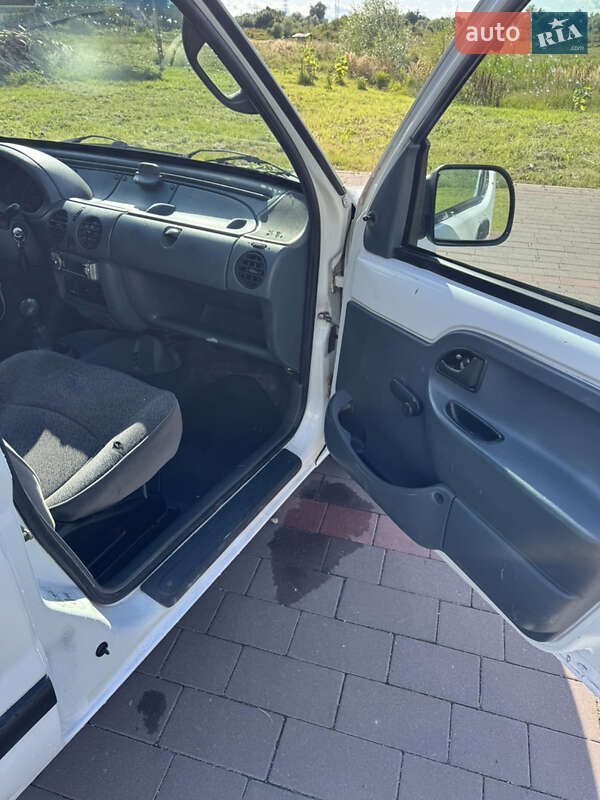 Грузовой фургон Renault Kangoo 2000 в Николаеве